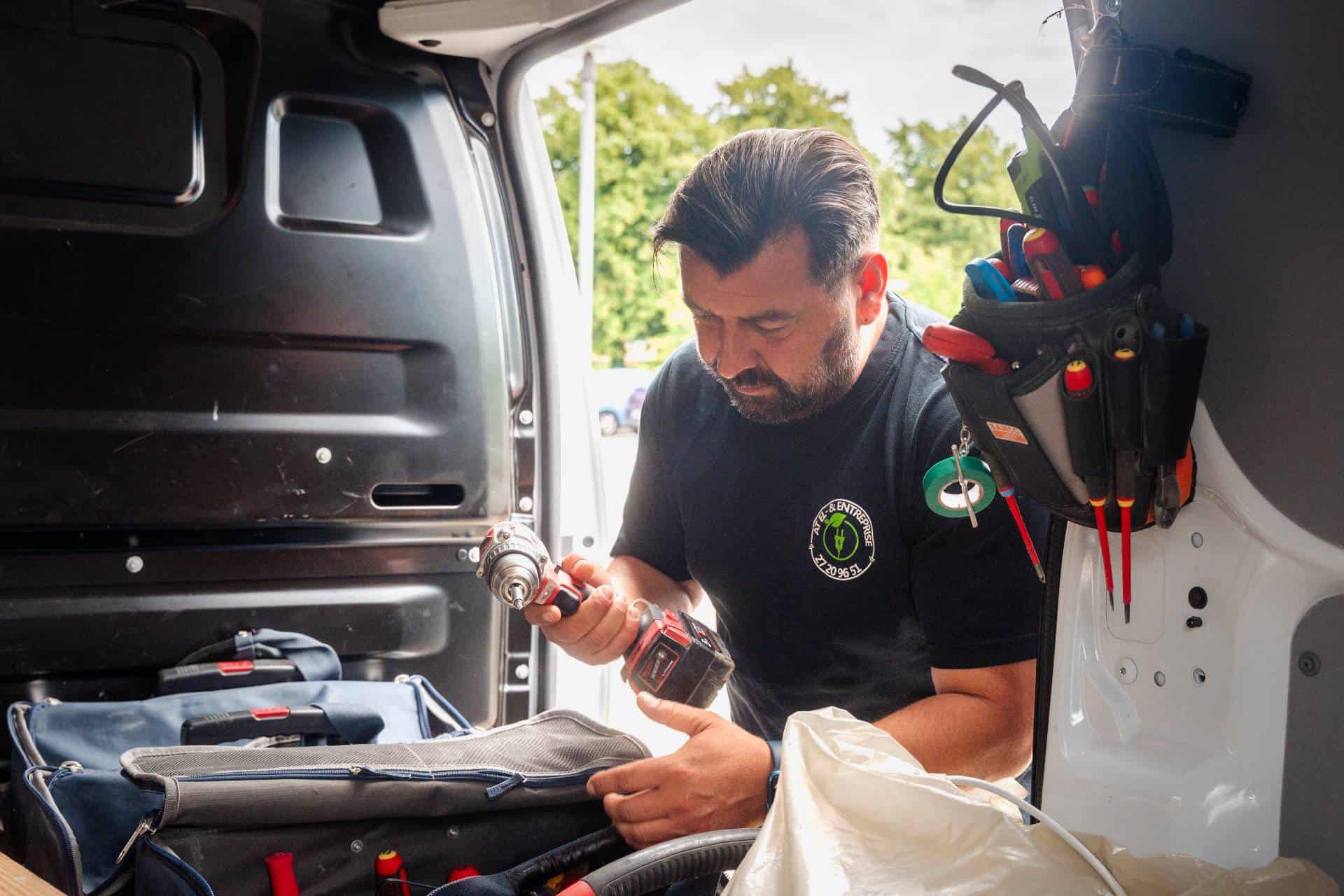 Montering af tre varmepumper udendørs